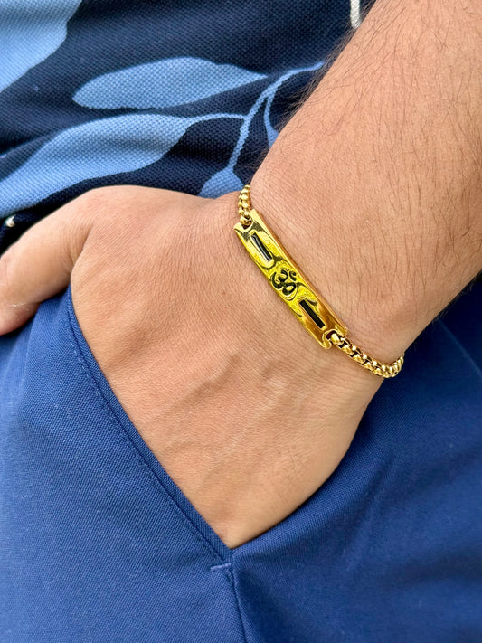 Premium Om Loose Gold Bracelet For Men With Black Line Pattern (8 Inch)